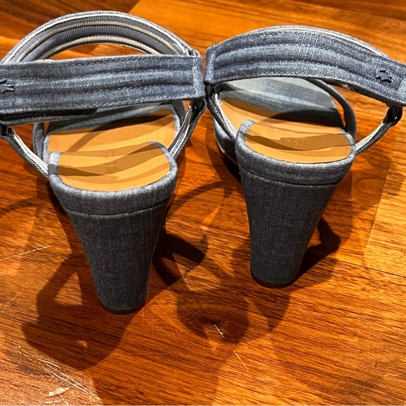 Lacoste Karoly 3 Sandals in Denim - Picture 11 of 12